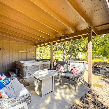 Peaceful Strawberry Cabin Fire Pit And Hot Tub Pine Extérieur photo