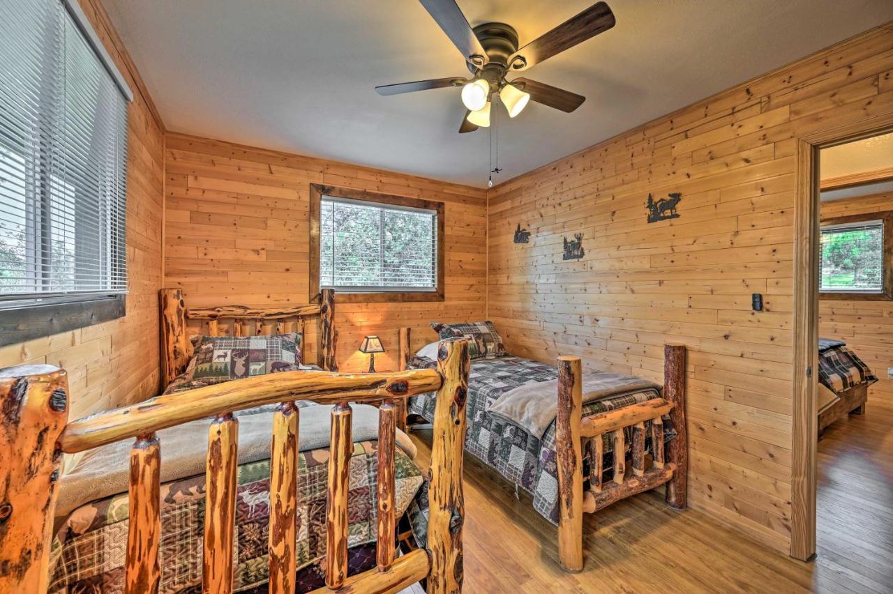 Peaceful Strawberry Cabin Fire Pit And Hot Tub Pine Extérieur photo